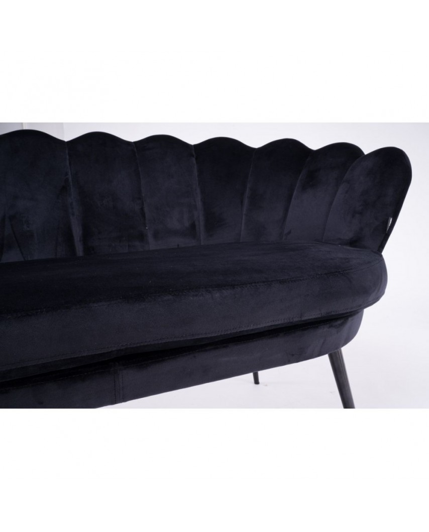 Czarna sofa muszelka ARIA na czarnych metalowych nogach